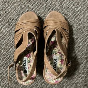 soda - heels - size 8 - perfect for a simple date night out
